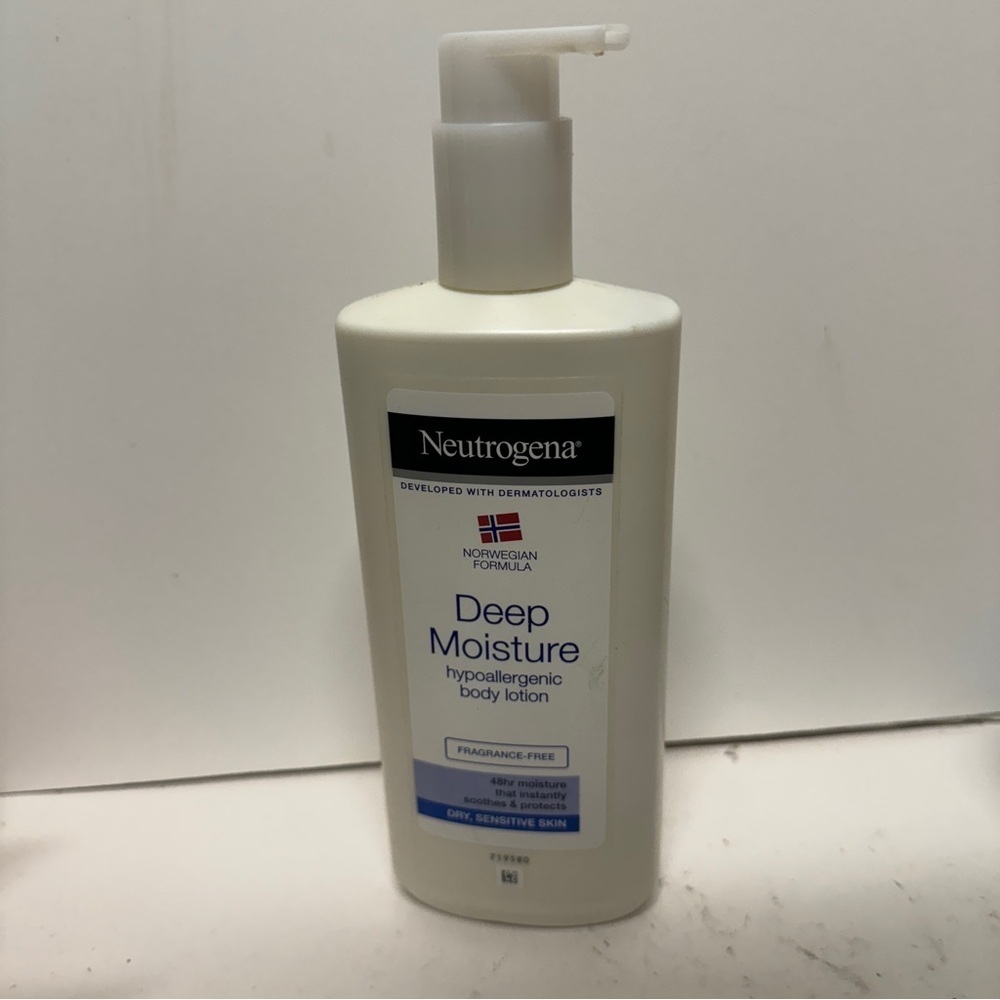 Neutrogena Norwegian Formula Deep Moisture Body Lotion Hypoallergenic